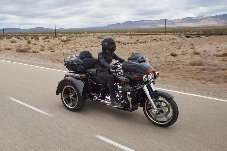 Giống như mọi chiếc CVO khác, chiếc Harley-Davidson Tri Glide CVO 3 bánh cũng được trang bị gói các công nghệ an toàn Reflex Defensive Rider Systems (RDRS).
