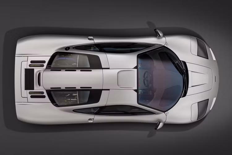 “Chỉ 12 tháng trước, chúng tôi đã công bố chương trình MSO McLaren F1 Heritage với việc ra mắt chiếc F1 25R phục chế với màu Gulf Racing. Sau khi khôi phục lại rộng rãi, đó là công sức của tình yêu dành cho đội ngũ của chúng tôi. Giờ đây, chúng tôi tiếp tục vinh dự khi được trưng bày chiếc Mclaren mang khung gầm 63 tại Hampton Court Concours d’Elegance.