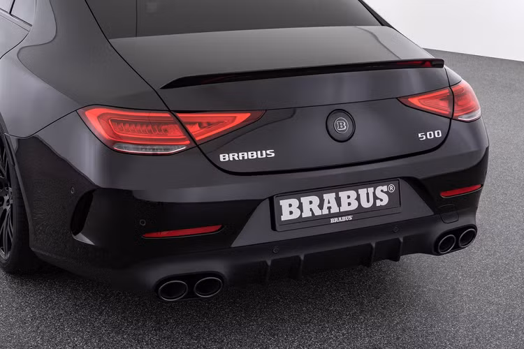 Mặc dù tạo ra hơn 64 mã lực và mô-men xoắn tăng thêm 70 Nm, nhưng chiếc Mercedes-AMG CLS 53 này cần 4,3 giây để tăng tốc 0-100 km/h. Trong khi chiếc CLS 53 nguyên bản chỉ cần thêm 0,2 giây để thực hiện điều tương tự.