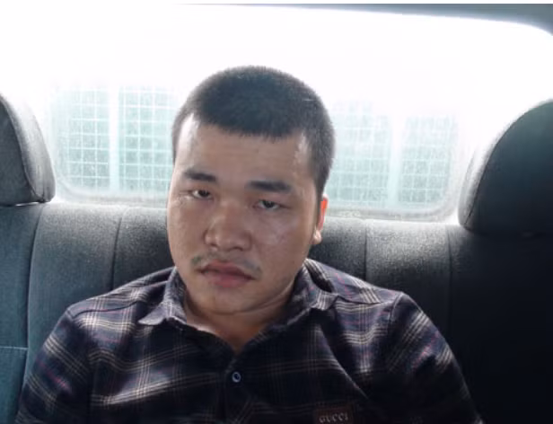 Bên cạnh việc xác định manh mối qua số điện thoại, Công an tỉnh Tiền Giang cũng xác định được một đối tượng trú tại huyện Chợ Gạo có nhiều điểm nghi vấn. Đó là Nguyễn Hoài Nam, SN 1994, ngụ ấp Long Thạnh, xã Long Bình Điền, huyện Chợ Gạo, tỉnh Tiền Giang. Nam đã từng bỏ nhà đi bụi từ năm 10 tuổi, lang bạt khắp các nơi như Bình Dương, Sài Gòn, Đồng Nai… Sau một thời gian dài biến mất khỏi quê hương, bất ngờ vài tháng gần đây Nam trở về. Nhưng sau thời điểm xảy ra các vụ án kinh hoàng trên, không ai còn thấy Nam xuất hiện ở Tiền Giang nữa.