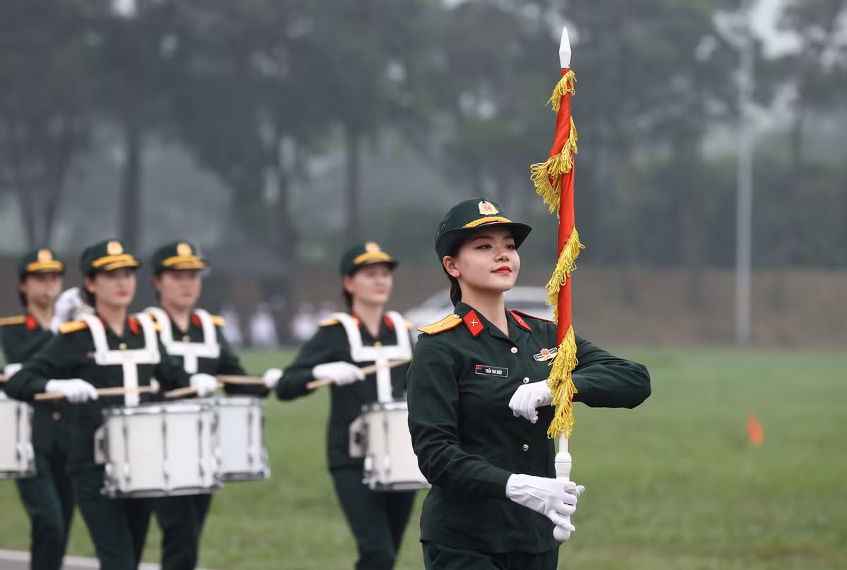 Những điều thú vị của khối nữ Quân nhạc lần đầu tham gia diễu binh - Hình 2 Nhung dieu thu vi cua khoi nu Quan nhac lan dau tham gia dieu binh-Hinh-2