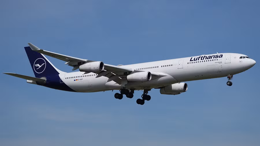 5. Airbus A340-300 của Alisher Usmanov - 400 triệu USD: Chiếc Airbus A340-300 của Alisher Usmanov có nội thất sang trọng và tiện nghi, phù hợp cho các chuyến bay dài.