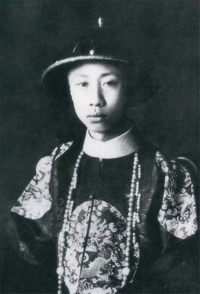Phổ Nghi, Hoàng đế cuối cùng của nhà Thanh, đã viết về lãnh cung như một nơi vô cùng u ám và tiêu điều.