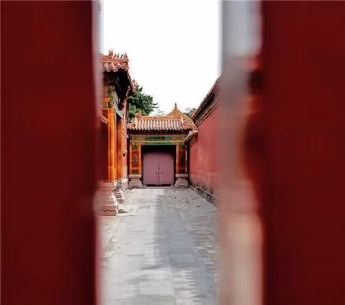 Khi Tử Cấm Thành trở thành điểm du lịch, việc tu sửa những cung điện này trở nên đắt đỏ và không phản ánh được giá trị lịch sử.