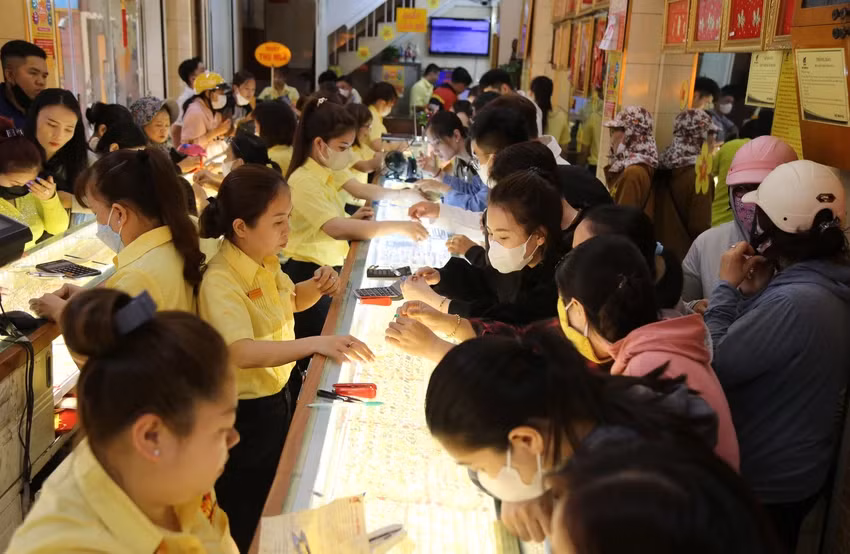 Ngân hàng Nhà nước đấu thầu vàng SJC: Giá vàng sẽ thế nào? Ngan hang Nha nuoc dau thau vang SJC: Gia vang se the nao?