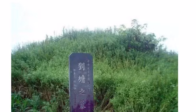 Mở mộ Tể tướng Lưu Gù, hé lộ bí mật ém nhẹm suốt trăm năm Mo mo Te tuong Luu Gu, he lo bi mat em nhem suot tram nam