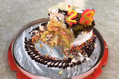 Manh moi quy gia tu chiec banh kem trong vu giet nguoi bi an-Hinh-2