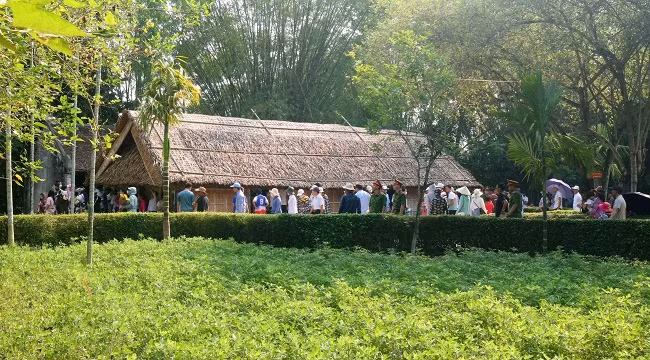 Trong 5 ngày nghỉ lễ, Nghệ An đón 950 nghìn lượt khách du lịch - Hình 4 Trong 5 ngay nghi le, Nghe An don 950 nghin luot khach du lich-Hinh-4