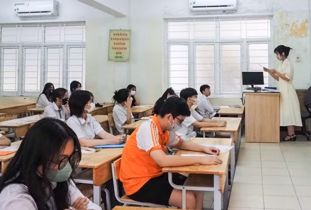 Vu lo de thi lop 10: So GD&DT Kon Tum de xuat phuong an tuyen sinh
