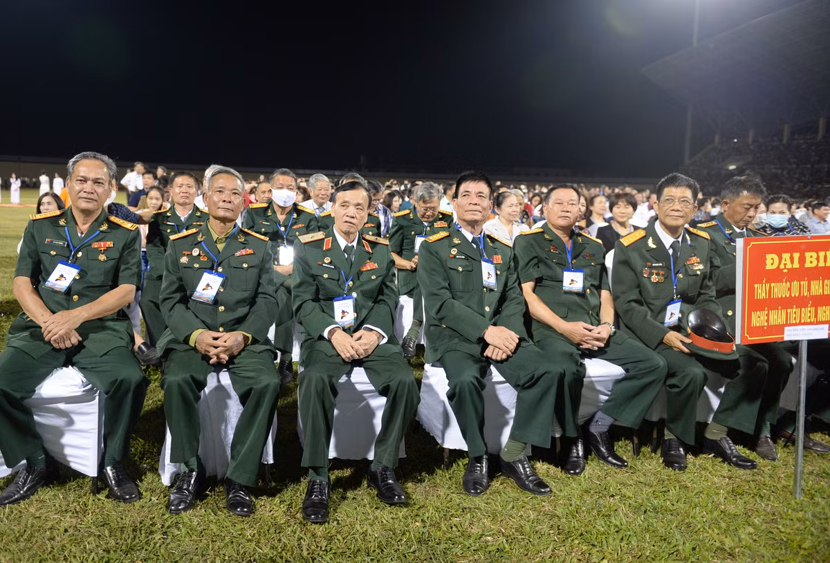 Các cựu chiến binh tham dự lễ kỷ niệm.