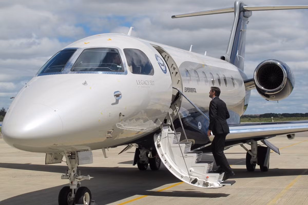 Legacy 500 có một phòng tắm ở phía đuôi và là chiếc duy nhất trong lớp máy bay của mình được trang bị bếp ướt.