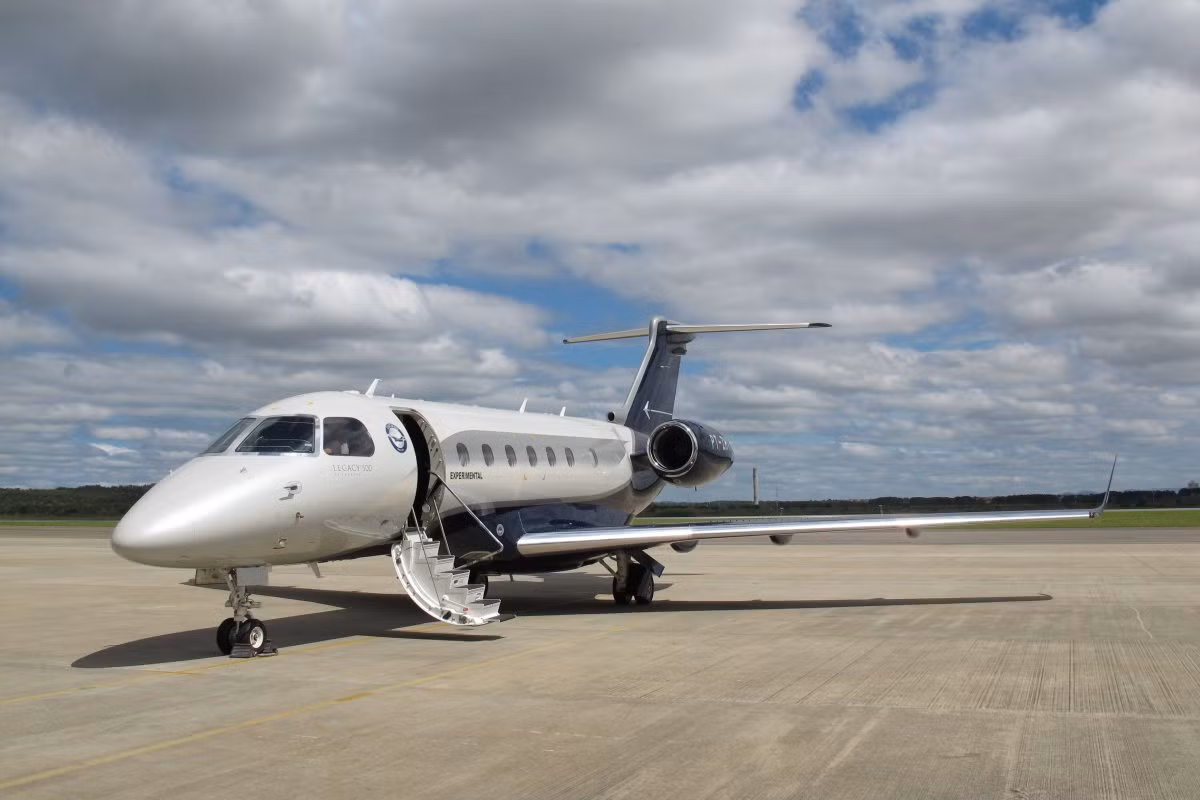 Legacy 500 được đưa vào phục vụ thương mại từ năm 2014, hiện có giá bán khoảng 20 triệu USD.