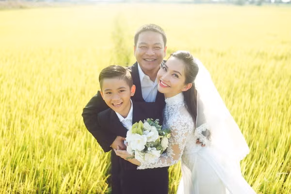 Đã trải qua một lần tan vỡ và có một cậu con trai nhỏ nhưng Kim Hiền vẫn cập bến hôn nhân lần hai với doanh nhân Việt kiều đẹp trai, thành đạt Andy Lê. Thậm chí, vị doanh nhân này còn trẻ tuổi và hết lòng yêu thương con trai nhỏ của Kim Hiền.
