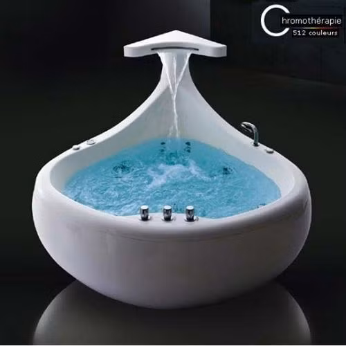 Thêm một thiết kế khác lạ cho phòng tắm: bồn tắm thác nước.