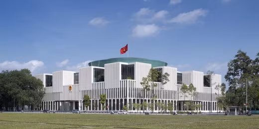 Sau 5 năm xây dựng, công trình Tòa nhà Quốc hội Việt Nam tọa lạc tại khu trung tâm chính trị Ba Đình, Hà Nội đã được đưa vào sử dụng từ cuối năm 2014. Nhờ đáp ứng được yêu cầu sử dụng và bài toán về hoà nhập không gian Quảng trường Ba Đình, công trình Nhà Quốc hội đã nhận Giải thưởng Kiến trúc Quốc gia năm 2014.