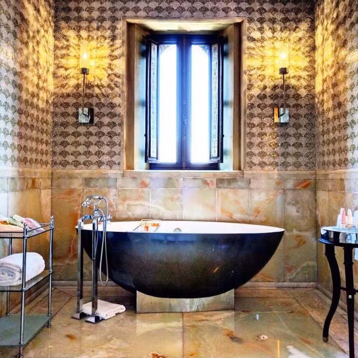 Phòng tắm khách sạn Royal Mansour ở Marrakech, Ma rốc. Phòng tắm xa hoa và độc đáo này chắc hẳn sẽ làm hài lòng cả những du khách khó tính nhất.