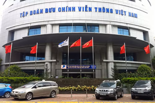 Tương tự tại Tập đoàn Bưu Chính Viễn Thông Việt Nam (VNPT), ông Trần Mạnh Hùng, Chủ tịch VNPT có mức thu nhập bình quân 600 triệu đồng/năm. Tổng giám đốc Phạm Đức Long có thu nhập bình 575 triệu đồng. Ảnh: Vnpt-hanoi.