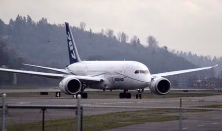Boeing 787 là dòng máy bay chở khách cỡ lớn đầu tiên trên thế giới, được gọi là “giấc mơ bay”, tận dụng triệt để công nghệ pin lithium - ion. Đây là công nghệ tiên tiến, tiết kiệm nhiên liệu và thân thiện với môi trường.