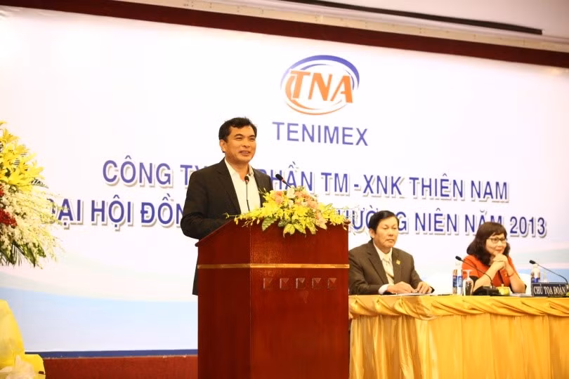 Với giá trị tài sản này, cô gái sinh năm 1992 đã vượt qua Đặng Nguyễn Quỳnh Anh (con gái ông Đặng Thành Tâm) để trở thành 9X giàu nhất sàn chứng khoán Việt Nam. Thế nhưng, với chênh lệch rất thấp, chỉ 200 triệu đồng, con gái ông Đặng Thành Tâm vẫn có nhiều cơ hội giành lại vị trí của mình.