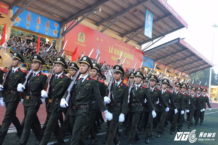 Màn diễu binh thể hiện khí thế của các chiến sỹ cảnh sát tương lai.