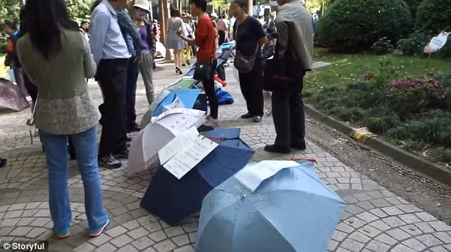 Khu chợ hôn nhân này là nơi nhiều bậc phụ huynh hay lui tới để tìm những đối tượng kết hôn phù hợp với con cái của họ.