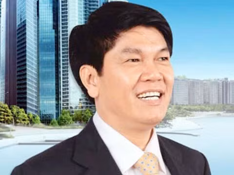 Bà Vũ Thị Hiền, vợ ông Trần Đình Long, Chủ tịch Tập đoàn Hòa Phát, hiện sở hữu gần 54 triệu cổ phiếu HPG, tương ứng với 2.200 tỷ đồng. Bà Hiền thuộc top những người phụ nữ “giàu có và bí ẩn” nhất sàn chứng khoán, vì ngoài việc là vợ ông Trần Đình Long, không có thêm bất cứ một thông tin nào về bà Hiền.