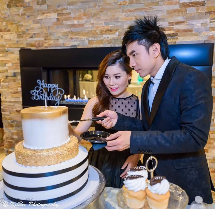 Đan Trường: Cuối tháng 10 vừa qua, ca sĩ Đan Trường khiến người hâm mộ bất ngờ khi mở đại tiệc hoành tráng mừng sinh nhật vợ tại căn biệt thự mới của gia đình ở Mỹ. Căn biệt thự mất 3 năm thi công vì có diện tích rộng và xây dựng công phu. Ảnh: VTC.