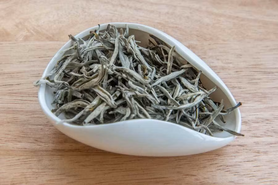 Các nghiên cứu đã chỉ ra rằng polyphenol cũng như những chất có trong trà trắng có thể làm giảm nguy cơ kháng insulin và cải thiện khả năng kiểm soát lượng đường trong máu. Ảnh: bigcommerce.