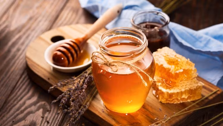 Trong khi đó, mật ong được lại gọi là "kem dưỡng da" của đường ruột. Ảnh: hellobacsi.