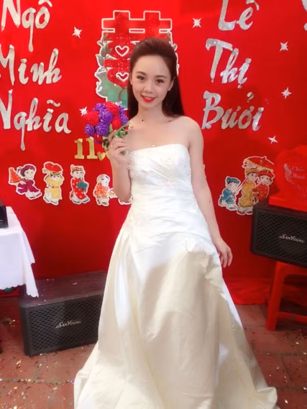 Nguyễn Thị Quỳnh (Quỳnh Kool), sinh năm 1995 được đông đảo bạn trẻ, dân mạng Việt biết đến qua vai cô dâu Lê Thị Bưởi trong MV "Vợ người ta" của Phan Mạnh Quỳnh gây sốt thời gian gần đây. Từ sau MV hài hước này, hot girl Vợ người ta bất ngờ "nổi tiếng" và được phát hiện là gương mặt trẻ xinh đẹp và đầy tài năng.