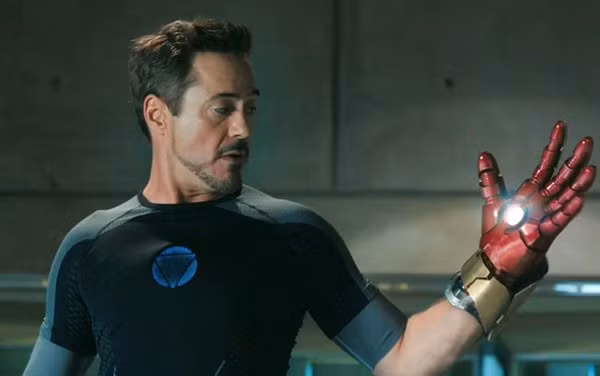 Hình ảnh Iron Man với bàn tay máy phát sáng là tạo cảm hứng cho những nhà sáng chế kì dị, phát minh ra con chip Northstar V1 có khả năng tự động phát sáng dưới da.