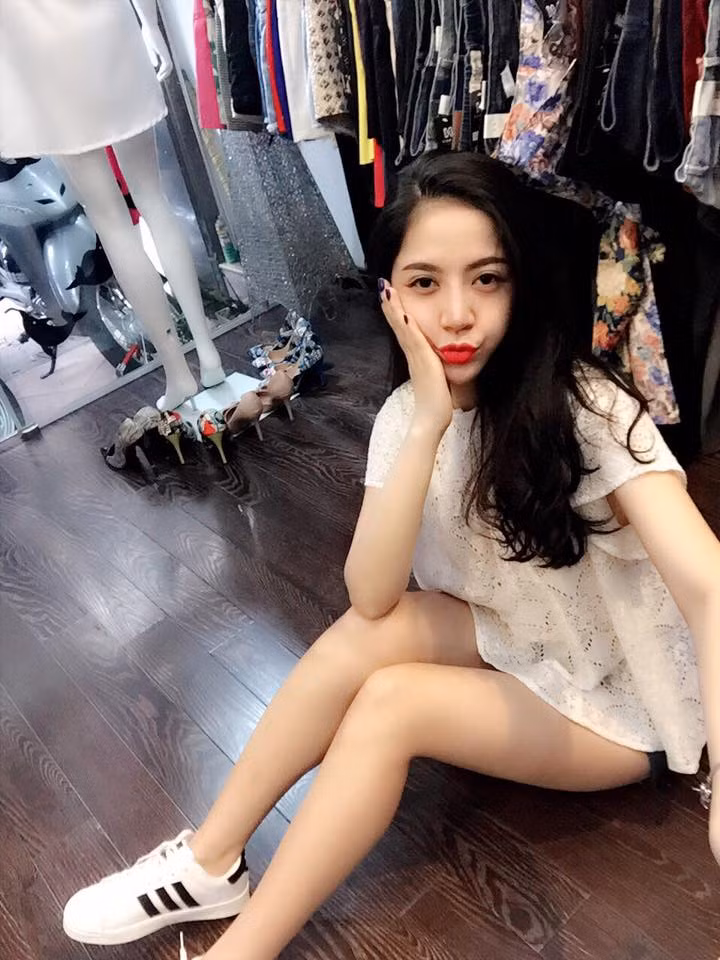 Sau đó cô nàng dồn tâm sức, thời gian, vốn liếng tập trung vào kinh doanh.