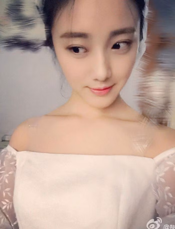 Thụ Đại Hùng được nhận xét là có vẻ đẹp trong sáng, nét đáng yêu rất cuốn hút nhưng khi làm việc, mặc cảnh phục lên người cô vẫn rất nghiêm trang và có phong thái đĩnh đạc. Hiện nữ cảnh sát xinh đẹp nhất xứ Trung đang ngày một có nhiều người tìm kiếm, theo dõi trên mạng.