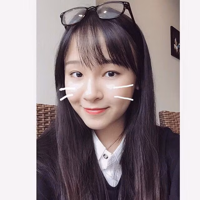 Ngoài ảo thuật, Hương Thảo còn là một nữ sinh có nhiều tài lẻ khác nhưng hát, chơi piano và võ Aikido. Tự nhận mình là người "ngoài lạnh trong nóng", Hương Thảo cho rằng thực chất mình là một người khá vui vẻ, hoà đồng nhưng những người tiếp xúc ít hoặc mới quen với cô lại thường nghĩ cô là người ít nói.