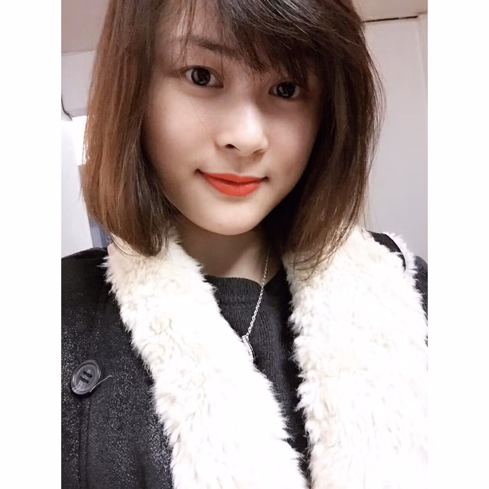 Ngoài ra cư dân mạng Việt còn phát hiện cả Thu Giang lẫn Hạ Vi đều thích màu son đỏ và rất hay cười. Cả hai thường xuyên chụp ảnh khoe nụ cười tỏa nắng với hàm răng đều, sáng bóng cùng khóe miệng cực xinh, làm xao xuyến không ít bạn trẻ.