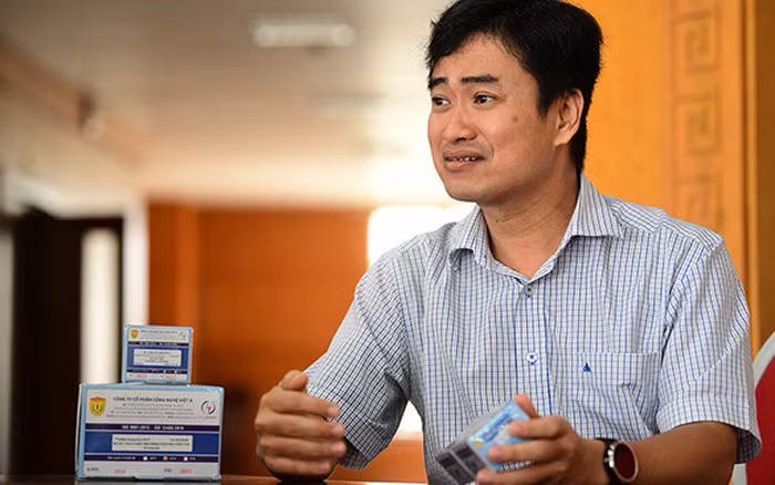  Tổng Giám đốc Công ty Việt Á tham gia nghiên cứu bộ kit test COVID: Theo Bộ Khoa học và Công nghệ, bộ kit xét nghiệm COVID-19 do Học viện Quân y phối hợp với Công ty CP Công nghệ Việt Á nghiên cứu sản xuất. Tổng kinh phí chi từ ngân sách là 18,98 tỉ đồng. Tham gia nhiệm vụ có 16 thành viên khác thuộc nhóm nghiên cứu, trong đó có 4 thành viên thuộc Công ty Việt Á. Ông Phan Quốc Việt, Chủ tịch HĐQT kiêm Tổng Giám đốc Công ty Việt Á là thành viên nghiên cứu chính...