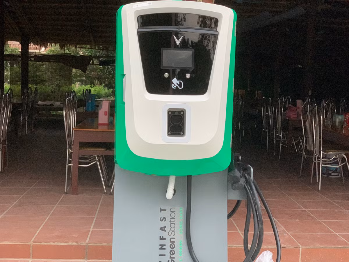 Trạm sạc được tích hợp với ứng dụng quản lý sạc pin, cho phép người dùng theo dõi chính xác thời gian sạc, lượng điện sạc và từ đó chi trả đúng số tiền tương ứng.