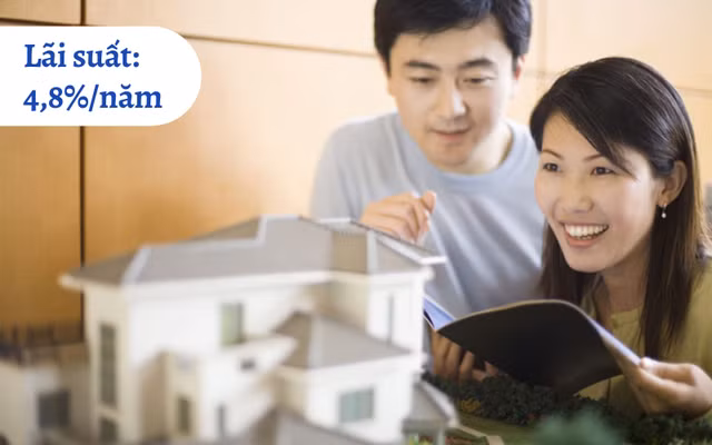  Ấn định mức lãi suất cho vay mua nhà ở năm 2022: Ngân hàng Nhà nước Việt Nam ra Quyết định 1956 ấn định mức lãi suất của các ngân hàng thương mại áp dụng trong năm 2022, đối với dư nợ của các khoản vay mua nhà ở. Mức lãi suất này được quy định là 4,8%/năm, bằng với mức lãi suất năm 2021 và giảm 0,2%/năm so với các năm 2019 và 2020. (Ảnh minh họa)