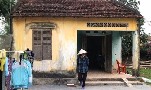  Thu nhập dưới 2 triệu đồng/tháng ở thành phố được coi là nghèo: Đây là nội dung của Nghị định 07/2021/NĐ-CP về chuẩn nghèo đa chiều, thay thế cho Quyết định 59 đã được ban hành từ năm 2015. Cụ thể, từ năm 2022, hộ gia đình có thu nhập bình quân đầu người/tháng từ 2 triệu đồng trở xuống ở thành thị và từ 1,5 triệu đồng trở xuống ở nông thôn; thiếu hụt 3 chỉ số đo lường mức độ thiếu hụt dịch vụ xã hội cơ bản trở lên được coi là hộ nghèo. (Ảnh minh họa)