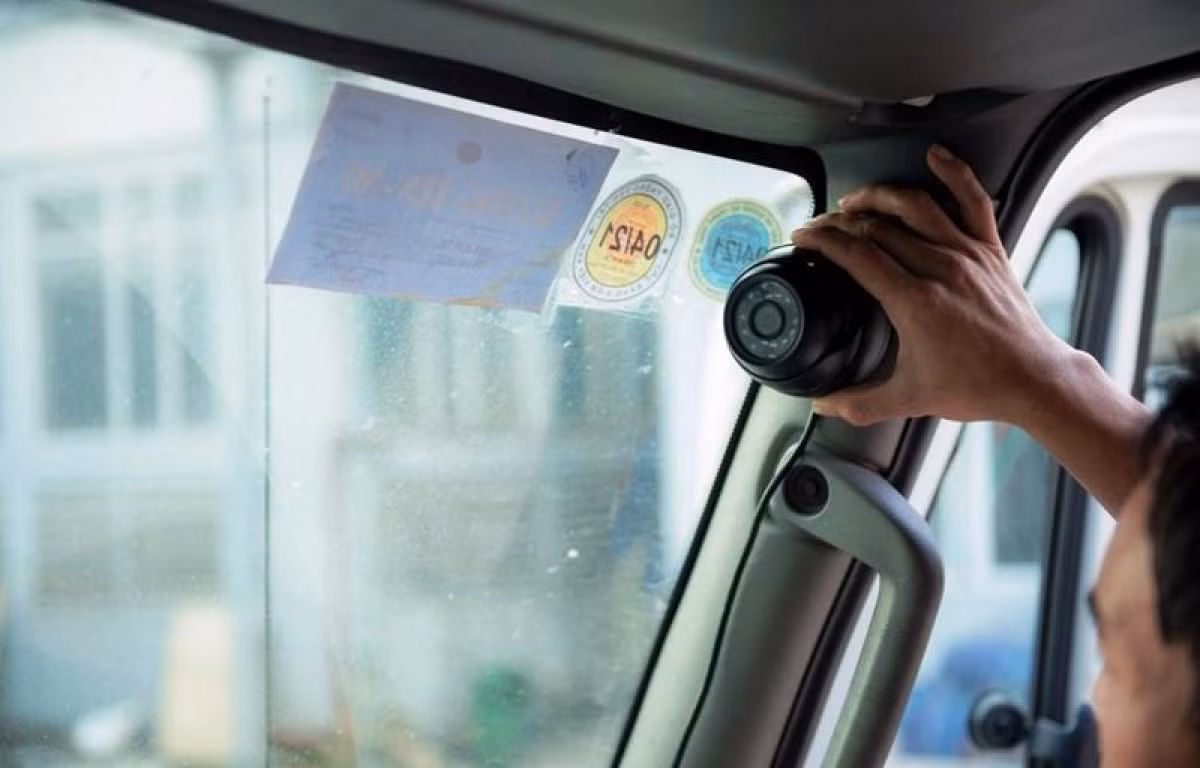  Xử phạt ô tô kinh doanh vận tải không lắp camera giám sát: Bắt đầu từ ngày 1/1/2022, các chủ xe ô tô kinh doanh vận tải cần hết sức lưu ý, nếu ô tô không có camera giám sát sẽ bị xử phạt theo quy định của Nghị quyết 66 năm 2021 của Chính phủ. (Ảnh minh họa)