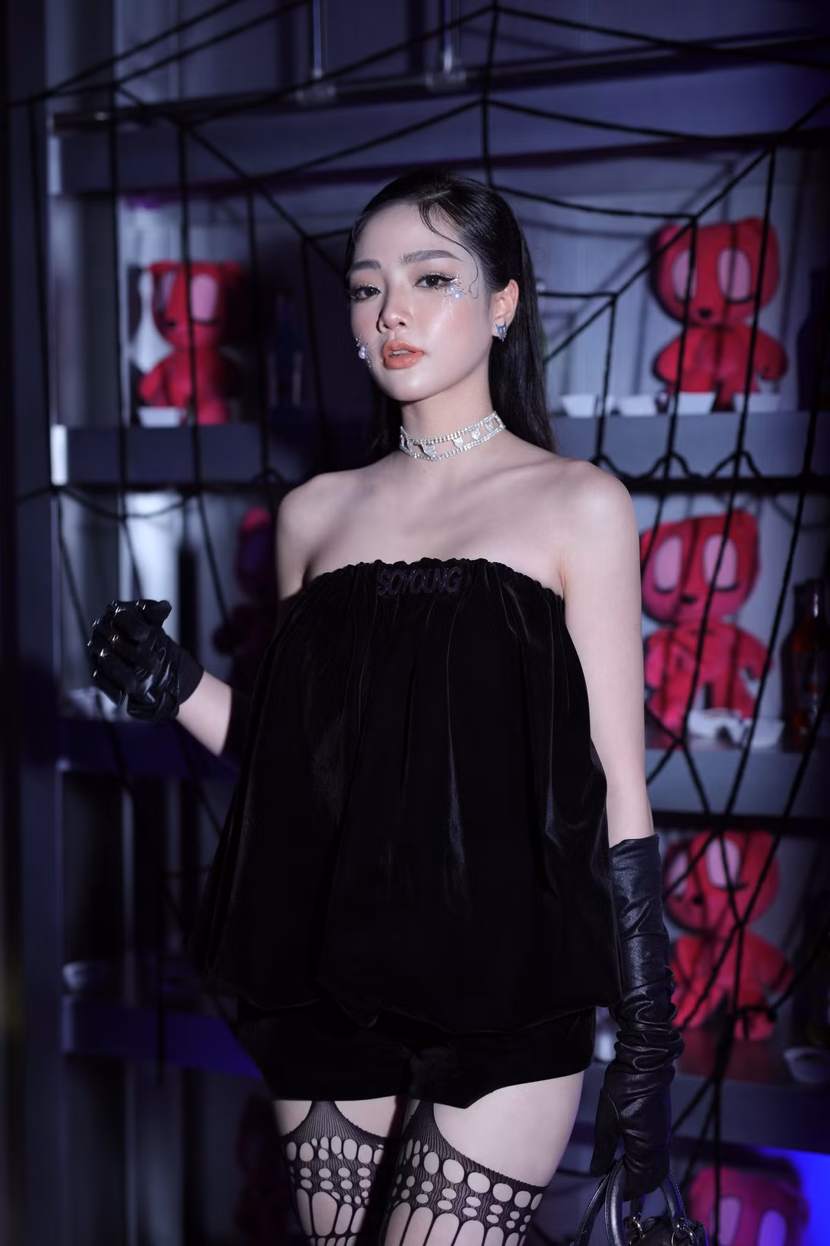 Phạm Hoàng Châu Anh là hot girl "hút" gần 130.000 follow trên 2 nền tảng Facebook và Instagram.