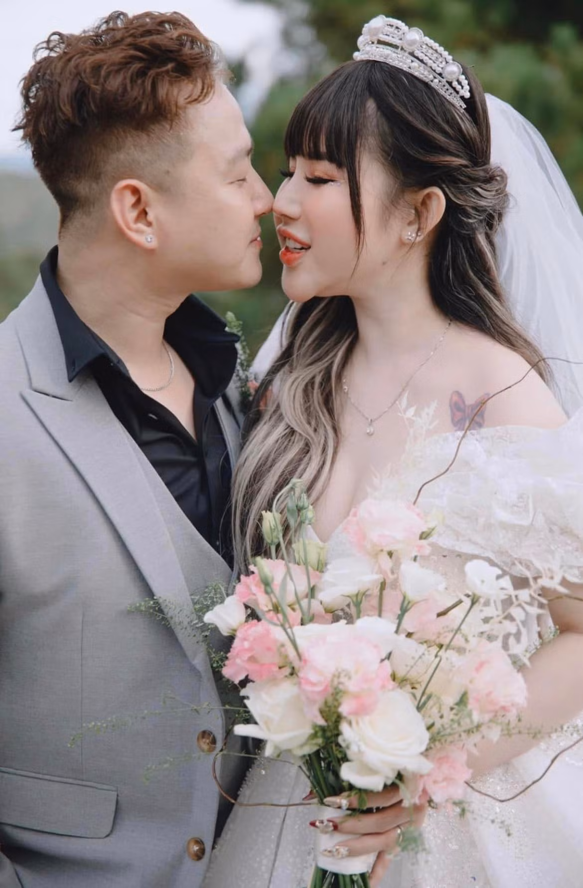 Trần My không còn là cái tên quá xa lạ đối với giới trẻ Việt Nam. Mới đây, cô thu hút sự chú ý từ công chúng khi tổ chức đám cưới.