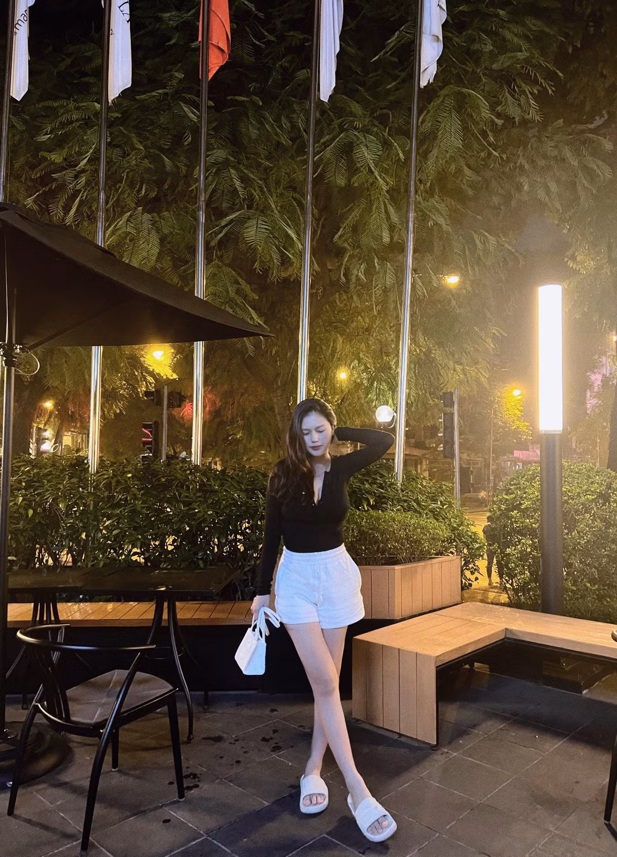 Có thể nói, Tố Uyên chính là minh chứng rõ ràng nhất cho câu nói “gái một con trông mòn con mắt”.