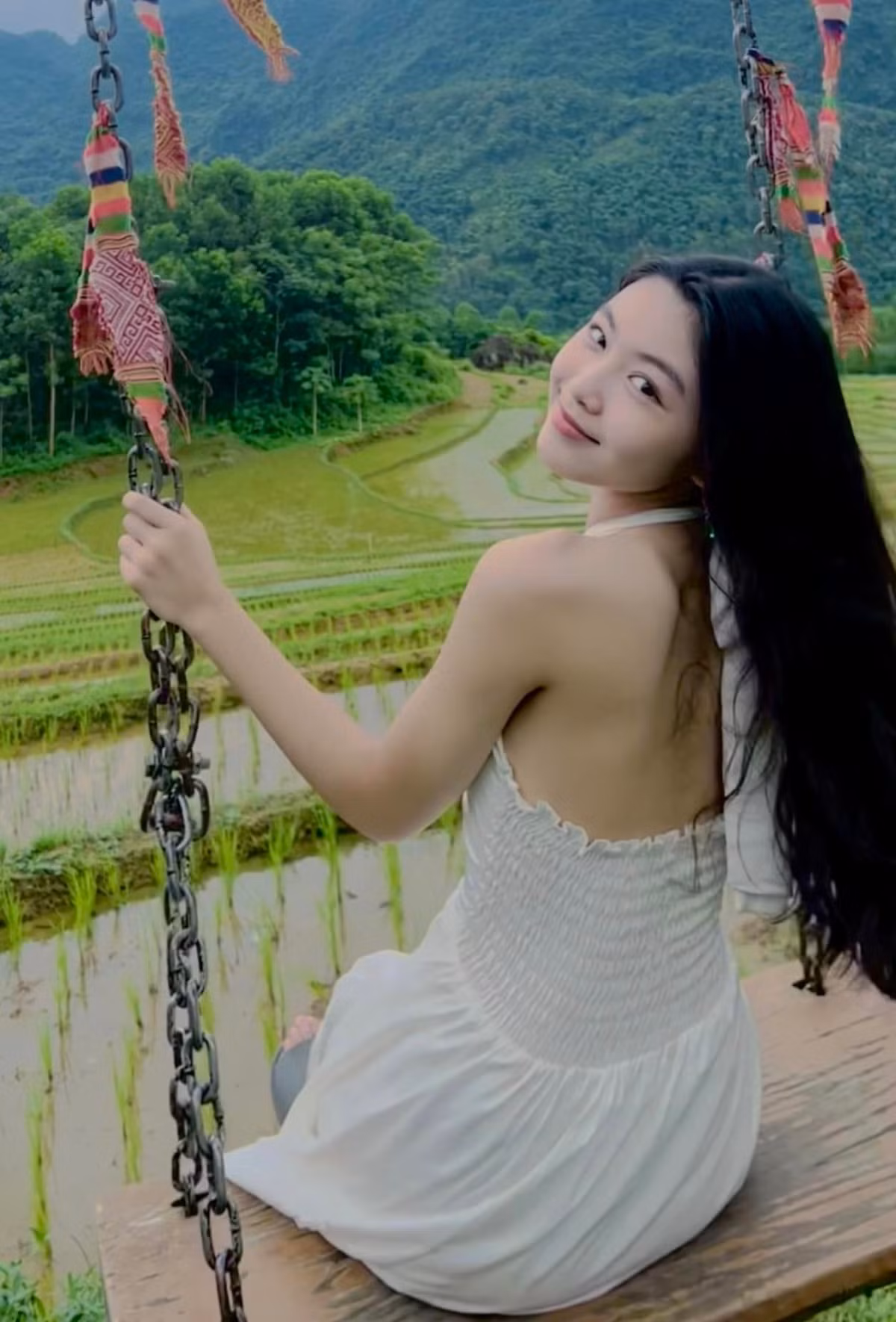 Tuy nhiên, MC Quyền Linh lại mong con không gia nhập showbiz sớm. Nguyên nhân anh đưa ra là do muốn con có môi trường phát triển bình thường như bao đứa trẻ khác.