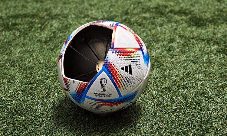 Al Rihla là trái bóng World Cup đầu tiên được sản xuất bằng mực và keo gốc nước rất thân thiện với môi trường.