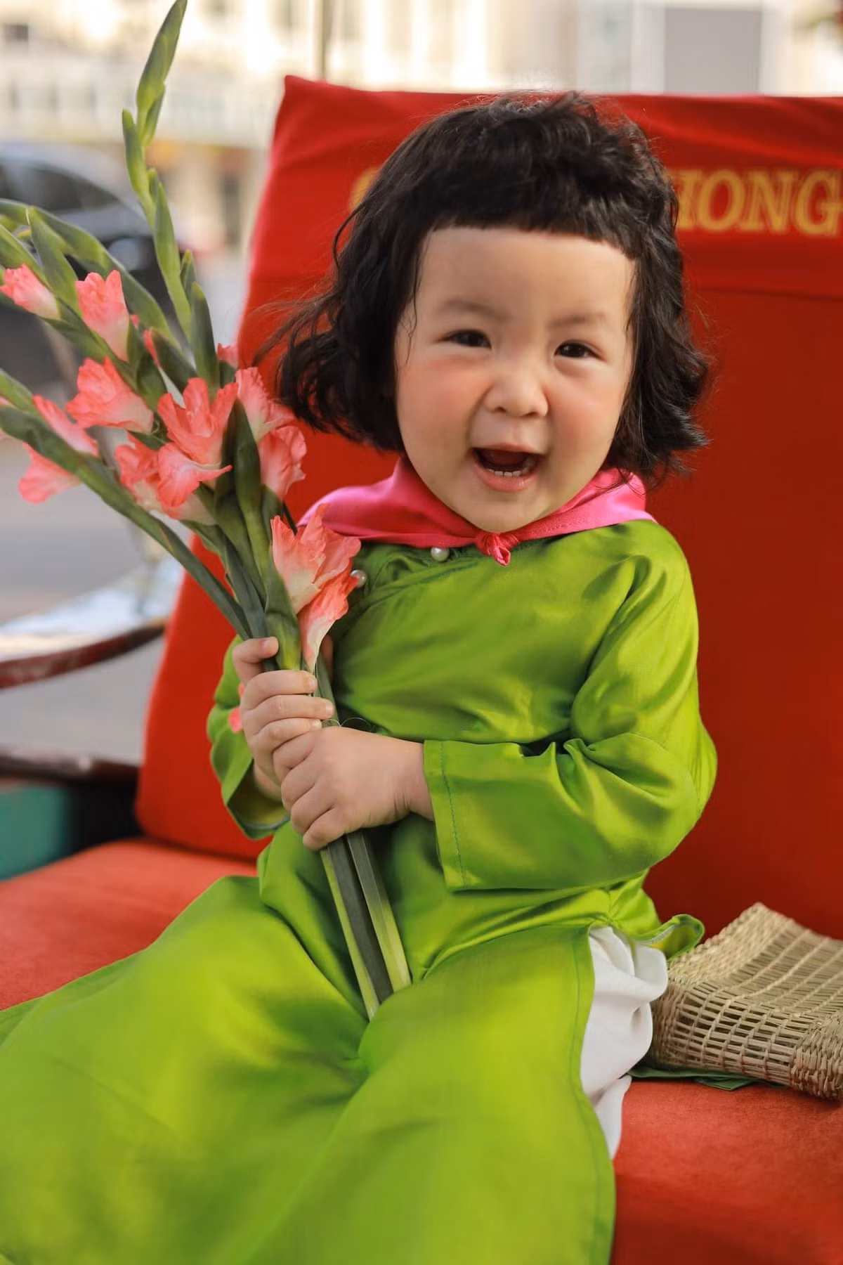 Bé Bánh Bao gây chú ý bởi gương mặt hóm hỉnh tựa Maruko trong bộ phim đình đám Nhật Bản, biểu cảm hài hước và những câu giao tiếp lém lỉnh.