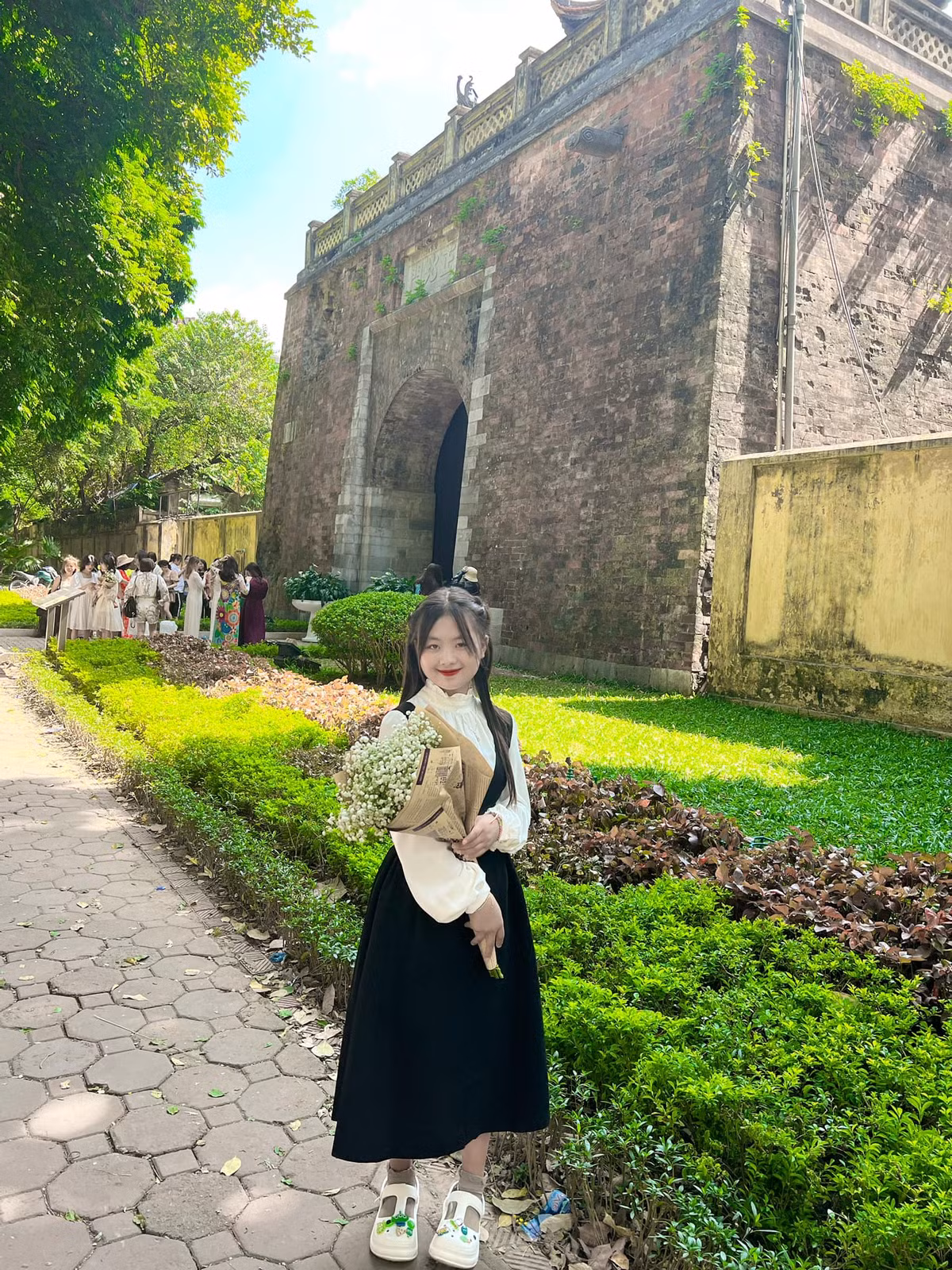 Hiện tại cô bé Phúng Phính nhận làm mẫu ảnh, cô cũng đã dần quen với công việc này và trở nên tự tin hơn.