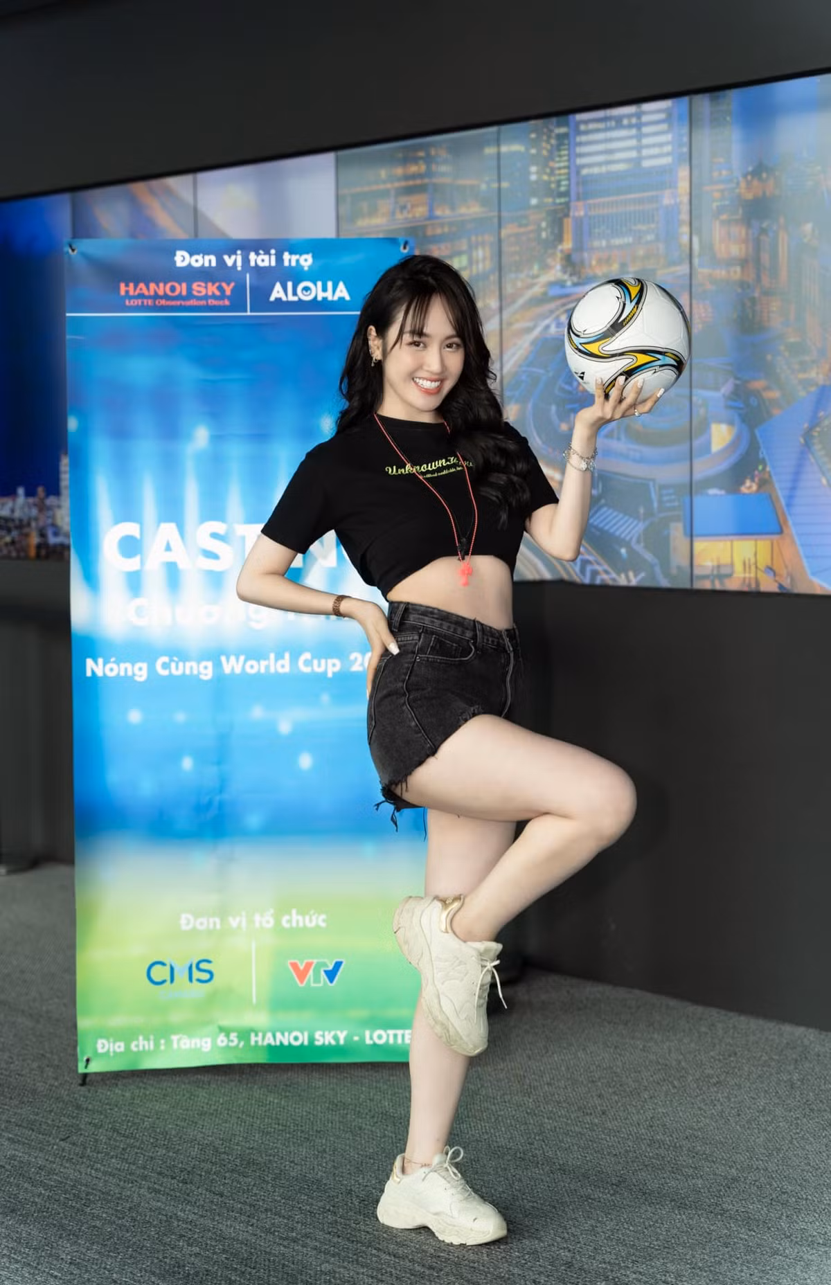 Vẻ đẹp của hot girl Vũ Trà My gây sốt cộng đồng mạng.