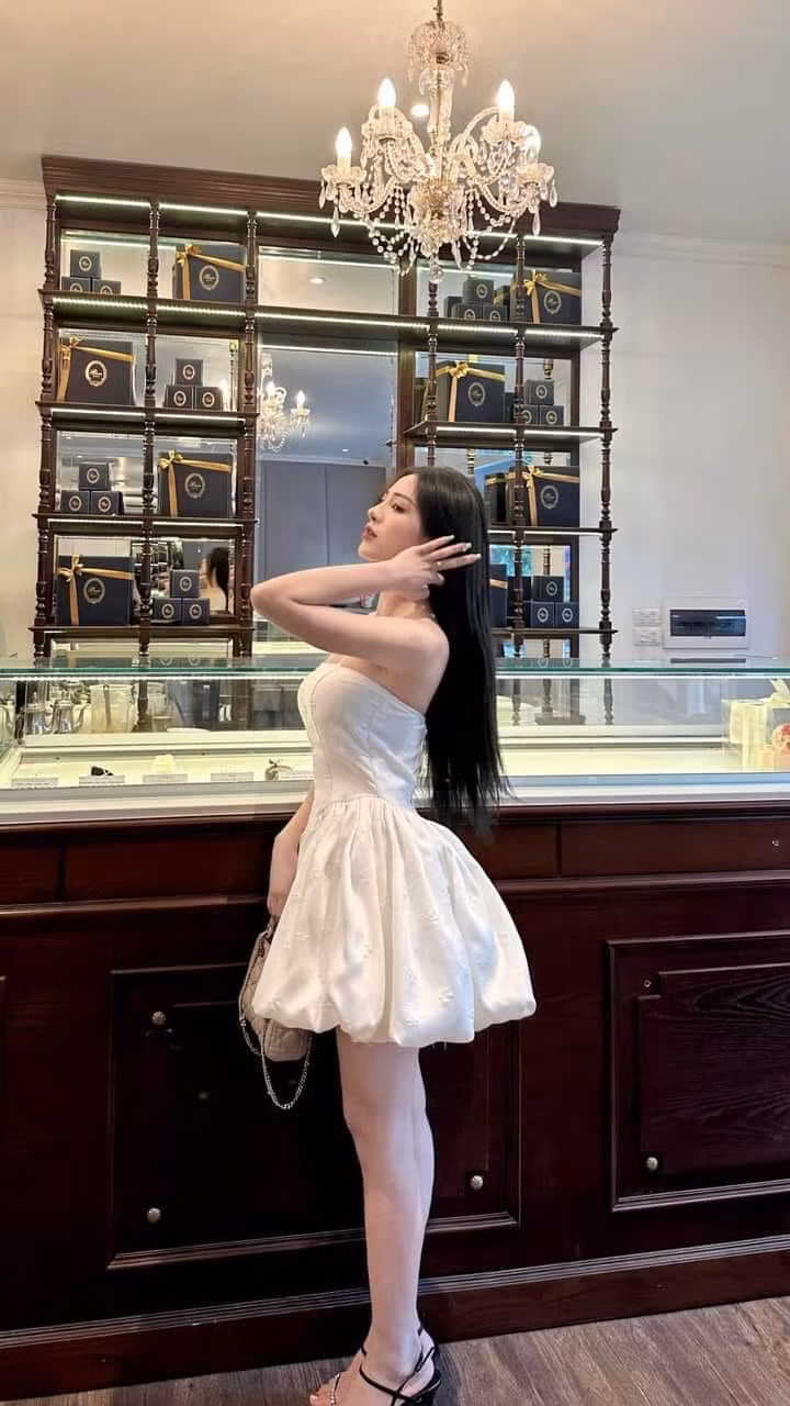 Thu Trang được đông đảo người hâm mộ bóng đá biết đến từ khi chia sẻ hình ảnh "casting" chương trình "Nóng cùng World Cup 2022".