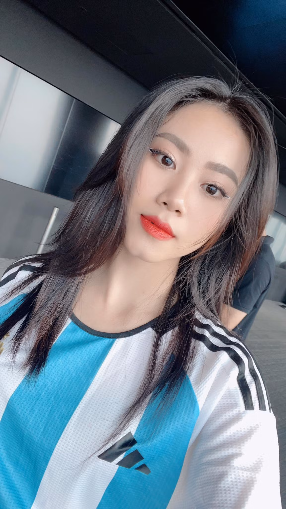 Cô sở hữu nhan sắc ngọt ngào và gương mặt truyền thống của người phụ nữ Việt Nam.